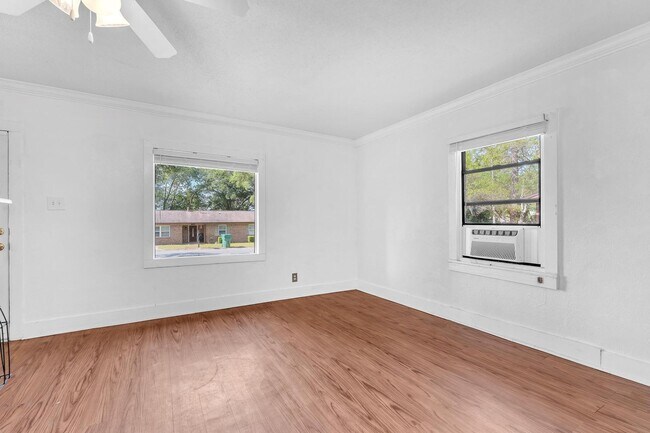 Building Photo - 612 32nd St