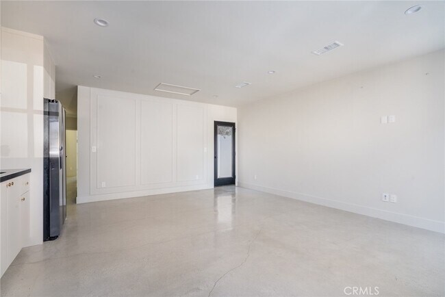Building Photo - 14309 Califa St