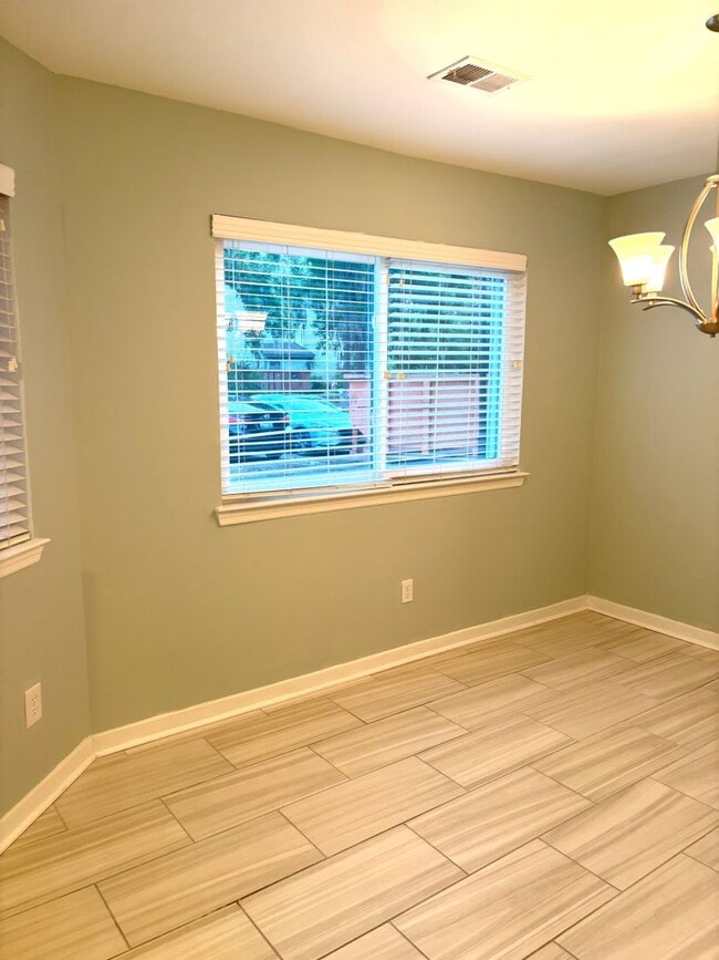 Building Photo - 2BD/2.5BA - TOWNHOME IN MT PLEASANT - AVAILABLE 8/1/26