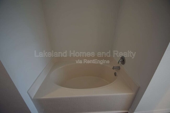 Building Photo - 5123 Spanish Oaks Dr