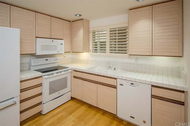 Building Photo - 2243 Martin-