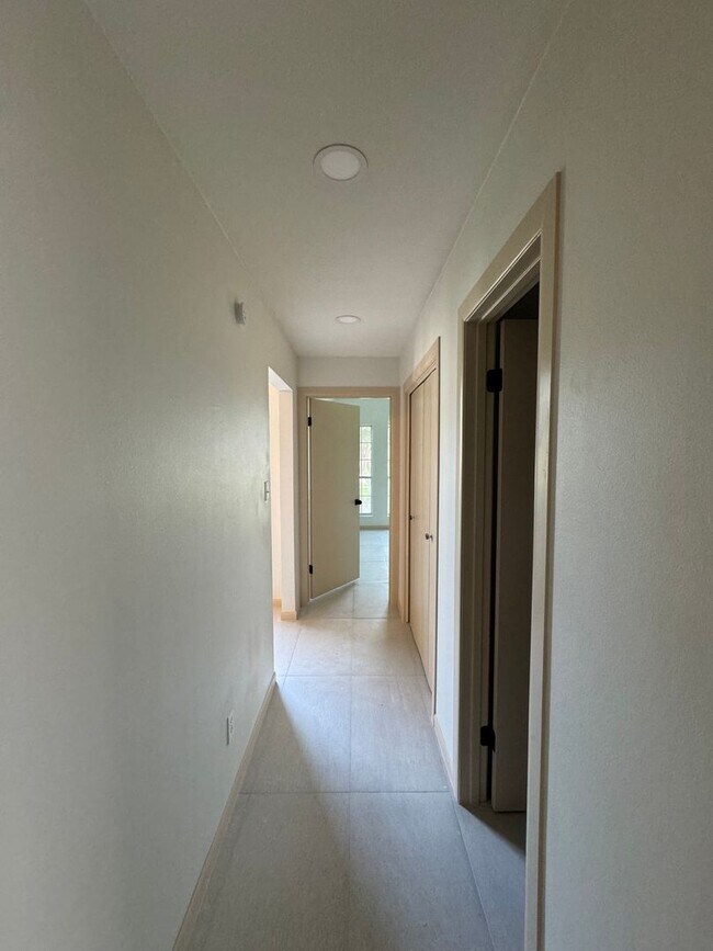 Building Photo - 1703 Terrace Dr
