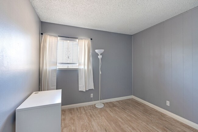 Building Photo - 1372 Lorilynn