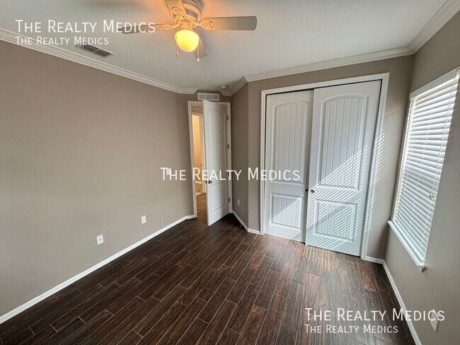 Building Photo - 15764 Ave Of The Arbors