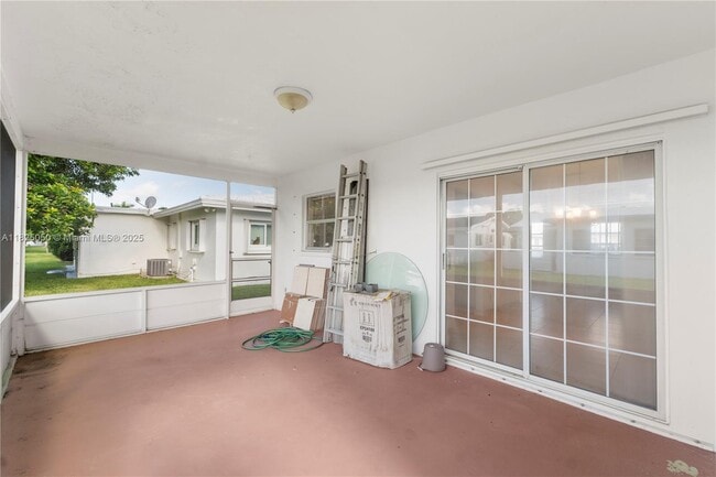 Building Photo - 6712 NW 70th Ct