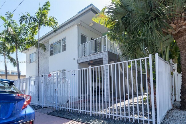 Primary Photo - 8430 Harding Ave