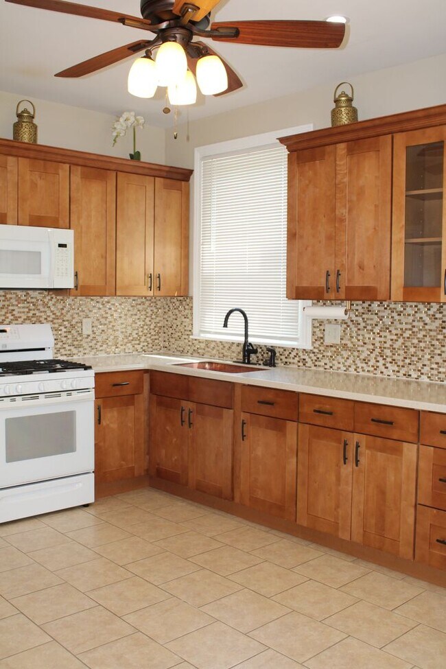 Building Photo - Spacious 3 Bedroom Home – Backyard + Porch Included!