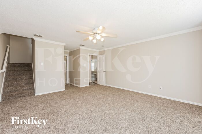 Building Photo - 301 Sunset Oaks Dr