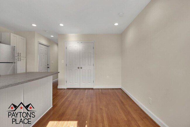 Building Photo - 332 19th St NE