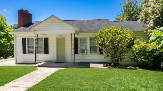 Building Photo - Affordable 2 Bedroom Home in Convenient Lenoir Location