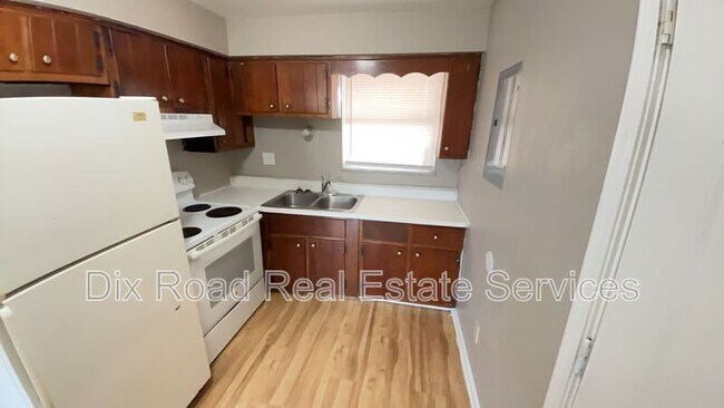 Building Photo - 1708 W Riverview Ave