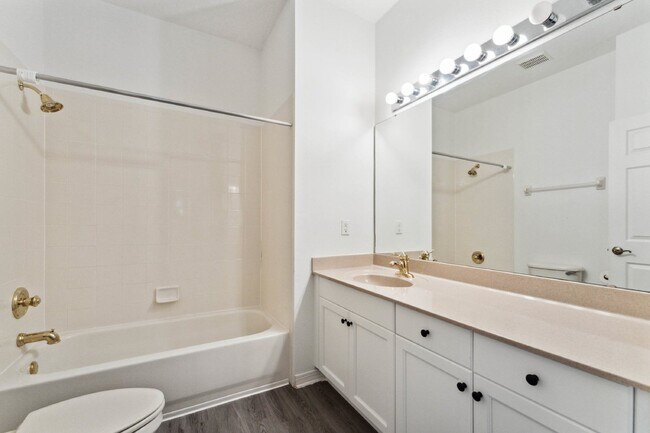 Building Photo - Move-in Ready Home with 2 Car Garage in Desirable Summerport Community!