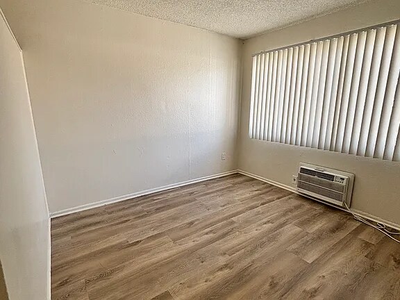 Building Photo - 216 Cypress Ave