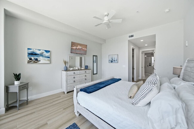 Building Photo - 225 Strand Dr