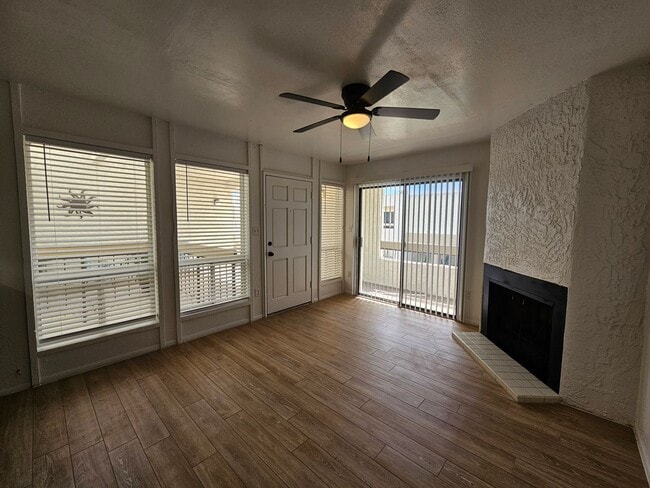 Building Photo - First month free! 1 Bedroom Condo - Old To...