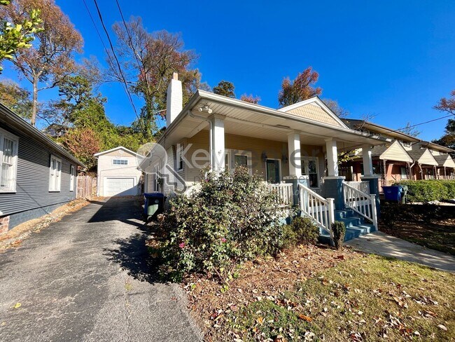 Building Photo - 705 Barton Ave