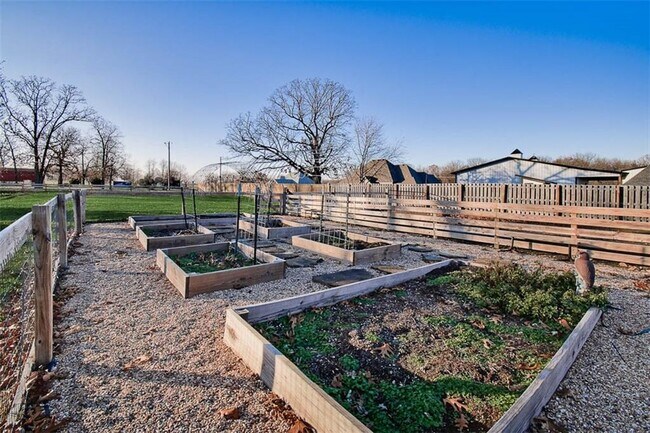 Building Photo - 9940 Kitty Rd