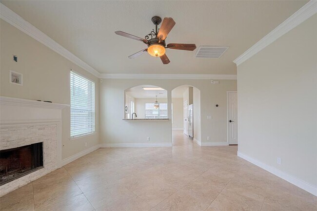 Building Photo - 5703 Saragosa Dr