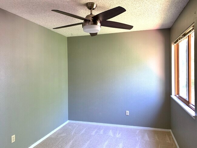 Building Photo - 3340 Richmond Dr