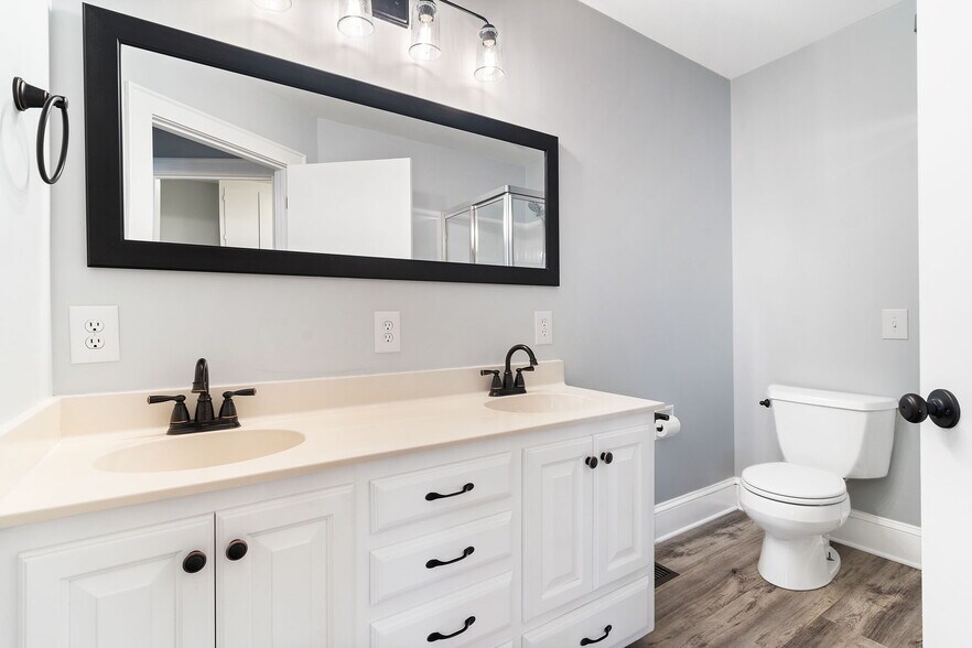 Bathroom 2 - 415 Hudson St
