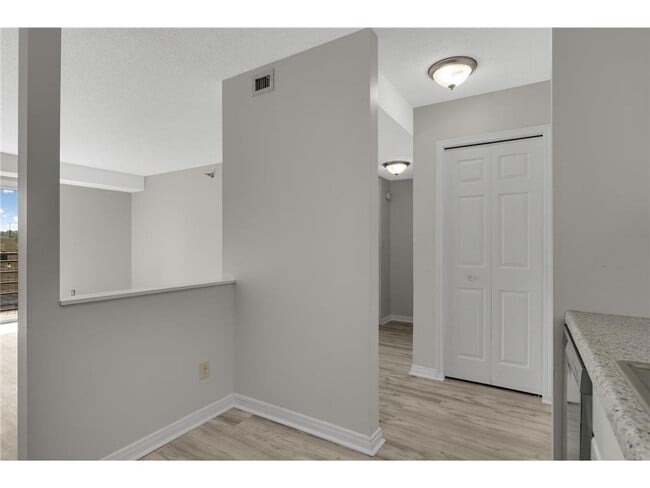 Building Photo - 66 9th St E