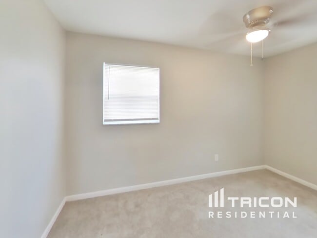 Building Photo - 804 Heidi Rd