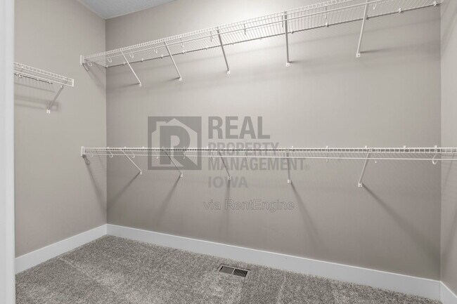 Building Photo - 16893 Madison Cir