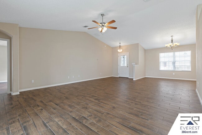 Building Photo - 39 Firethorn Ln