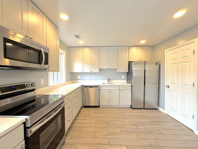 Building Photo - Comfortable Living in a Convenient Lorton Location
