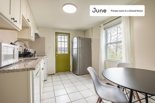 Building Photo - Room in Shared 5 bed/2 bath home