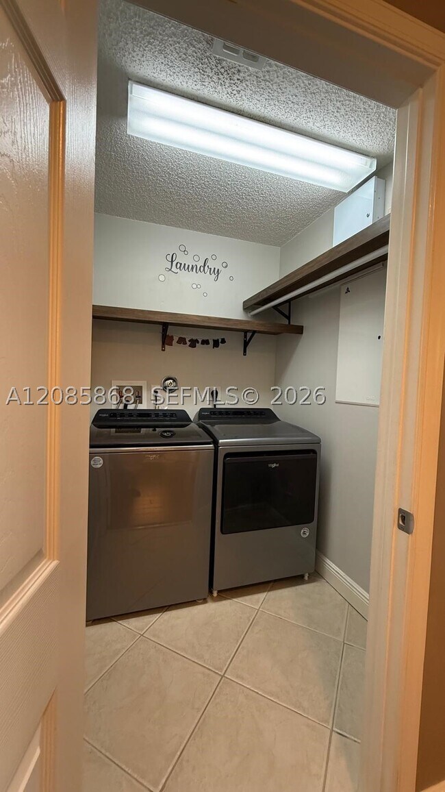 Building Photo - 4735 SW 164th Ave