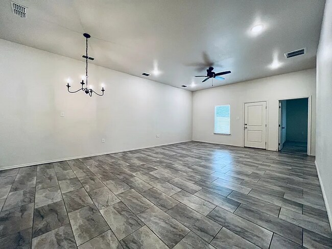 Building Photo - 5518 Kemper St