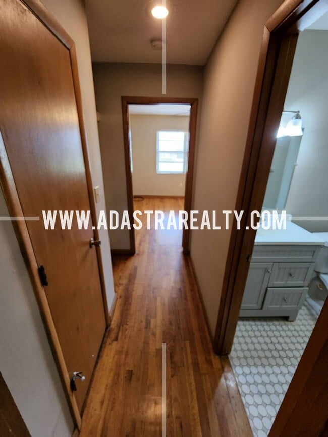Building Photo - 212 Brookside Dr