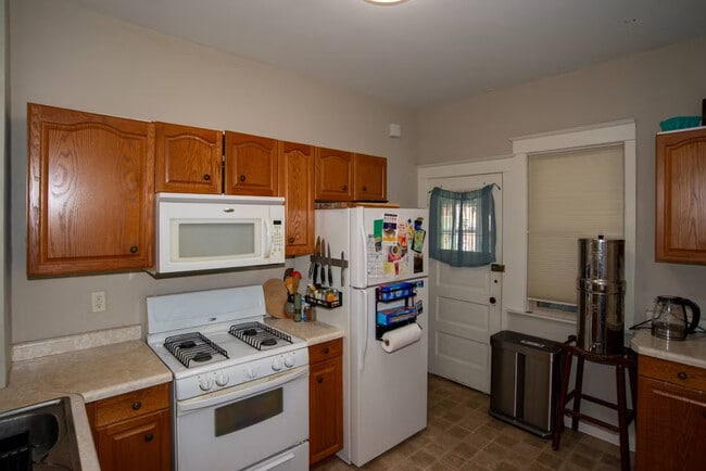 Building Photo - 3216 15th Ave S