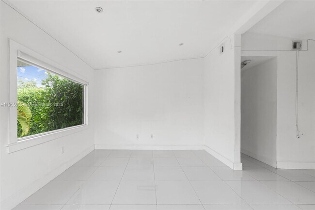 Building Photo - 6432 SW 33rd St