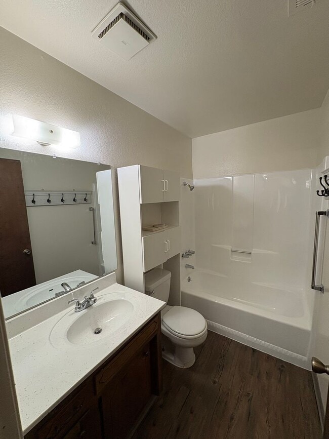 Building Photo - 4144