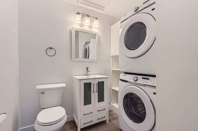 Building Photo - Remodeled 2BD, 1.5BA Chaffee Park Home with 1-Car Garage