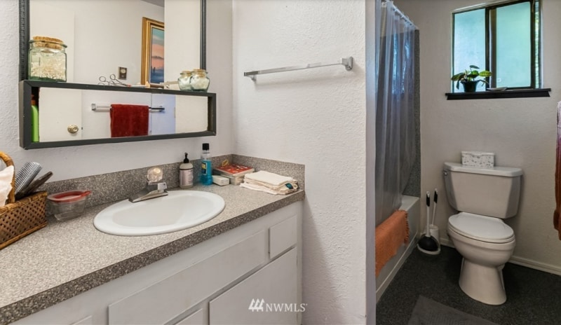 Building Photo - 2203 Happy Ct