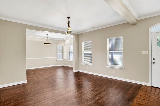 Building Photo - 708 Monarch Dr W