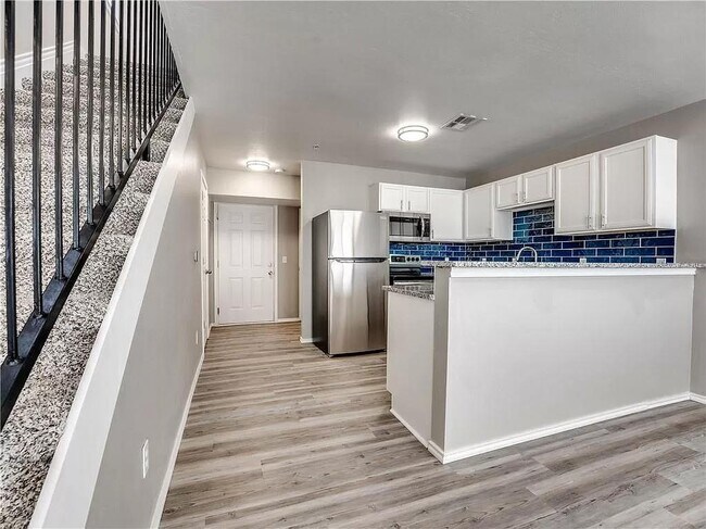 Building Photo - 1230 12th Ave SE