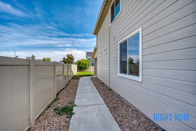 Building Photo - 4648 N Elisha Ave