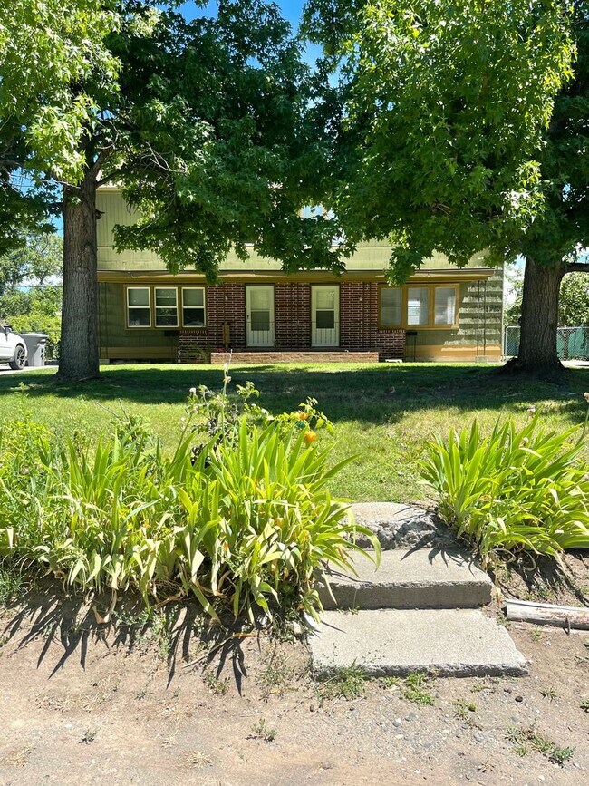 Building Photo - Completely Remodeled Three Bedroom One Bat...
