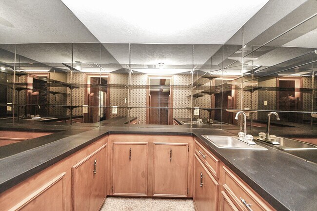 Building Photo - 20626 Chestnut Hills Dr