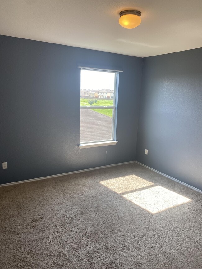 Building Photo - 3216 Claymore St