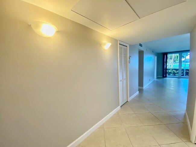 Building Photo - 3051 N Course Dr