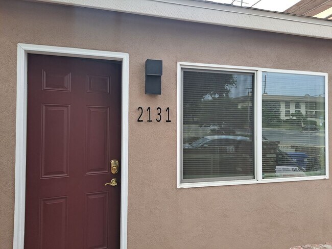 Building Photo - Spacious Studio with Assigned Parking Near...