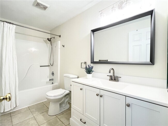 Building Photo - 35 Camberley Pl