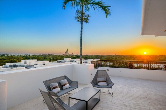 Building Photo - 701 Valencia Ave