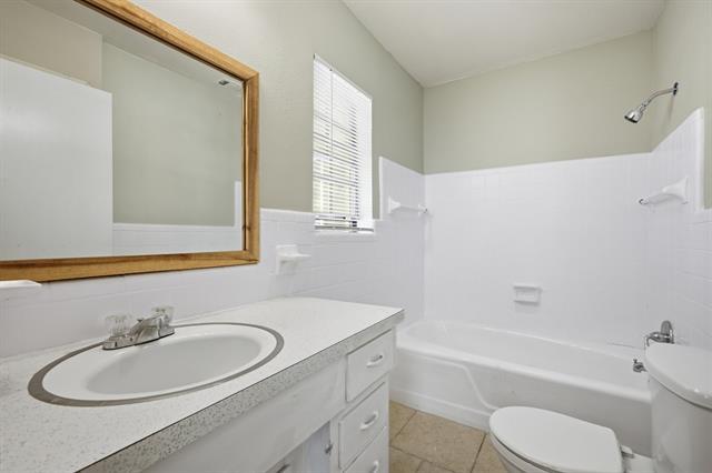 Building Photo - 228 N 4th St