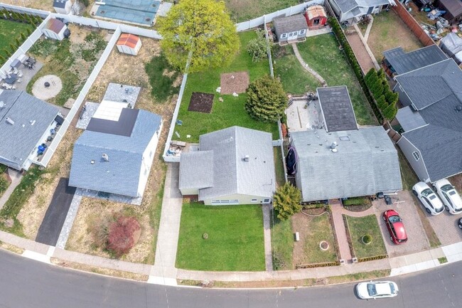 Building Photo - 191 Howard Ave